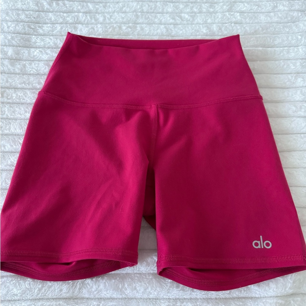 ALO Yoga Women's Pink biker shorts S